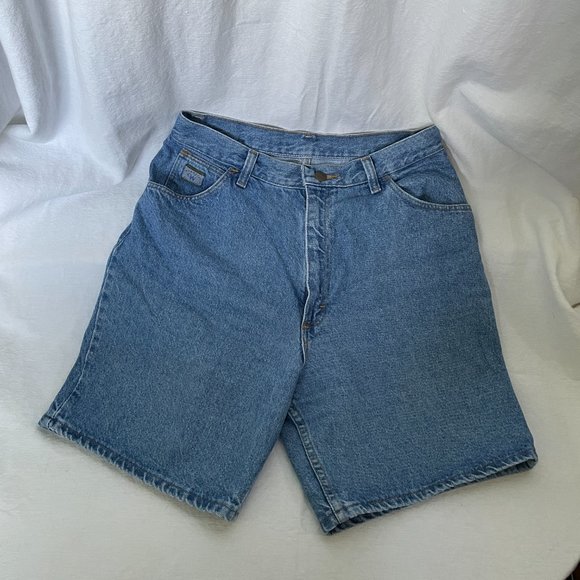 Highrise Light Wash Vintage Wrangler Mom Jean Shorts - Picture 2 of 11